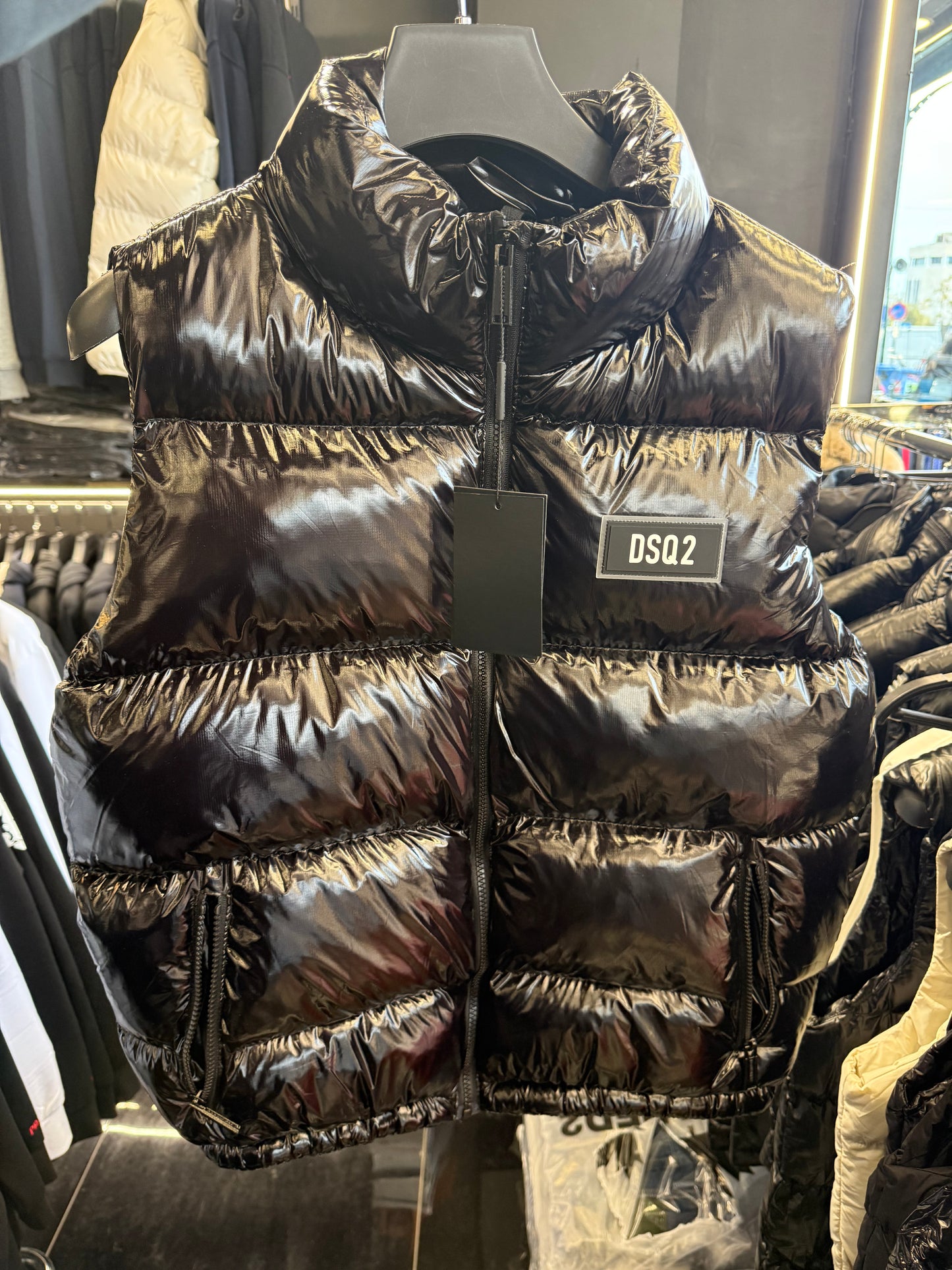 DSQ2 - ΑΜΑΝΙΚΟ ΜΠΟΥΦΑΝ