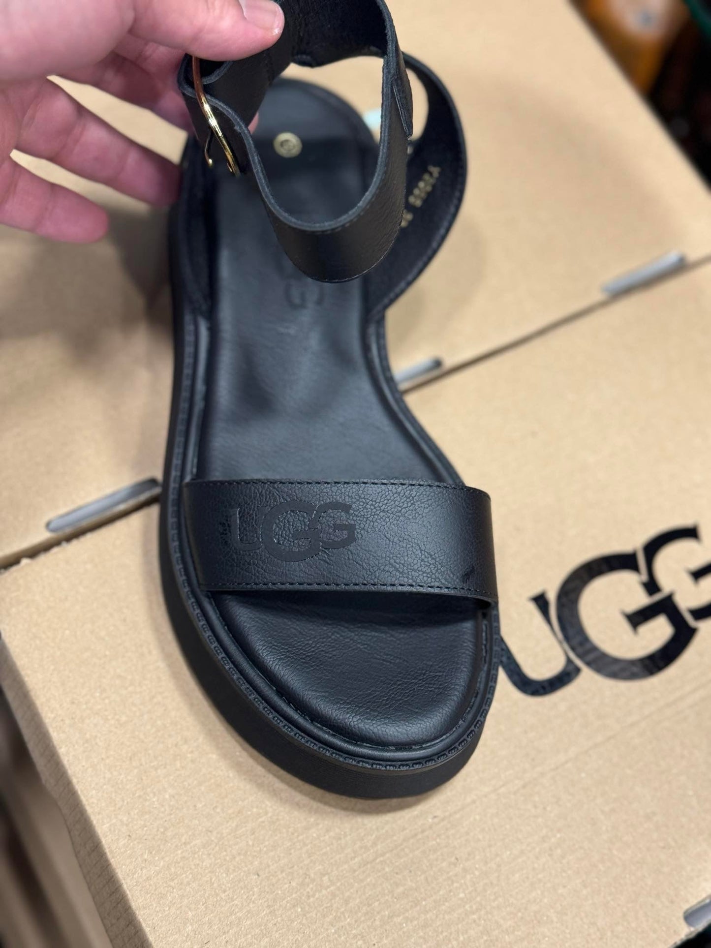 UGG ΣΑΝΔΑΛΙΑ ΜΑΥΡΑ